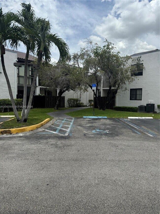 Foto del edificio - 9429 Fontainebleau Blvd