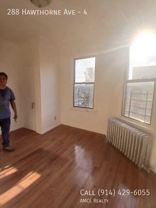 Foto del edificio - 288 Hawthorne Ave