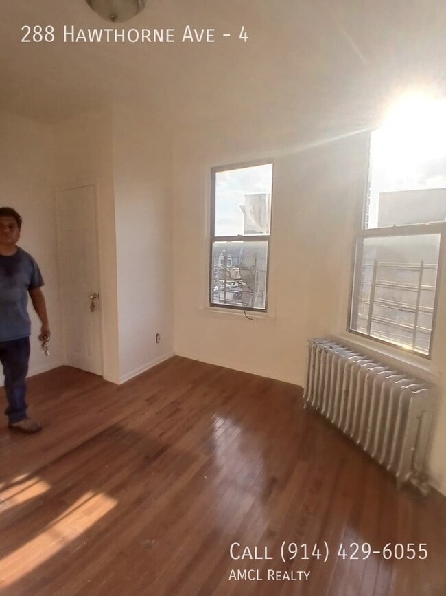 Building Photo - 288 Hawthorne Ave