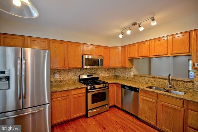 Building Photo - 6414 Castlefin Way