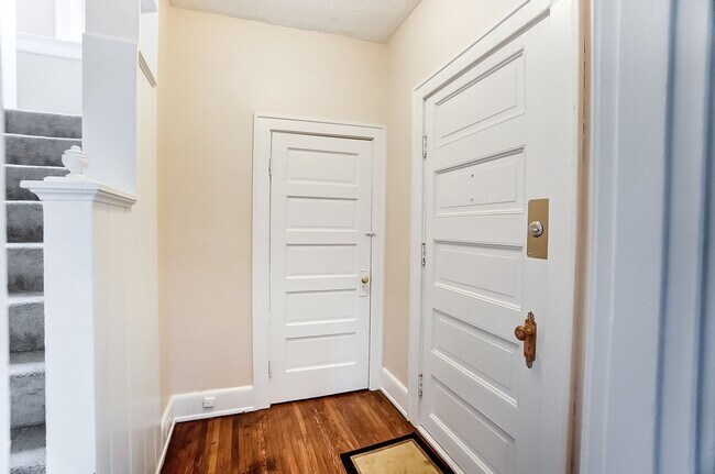 Foto del edificio - Westwood - Charming 3+ bed 1 bath home freshly updated