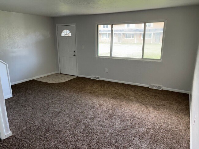 Building Photo - Warrensville Heights Townhome