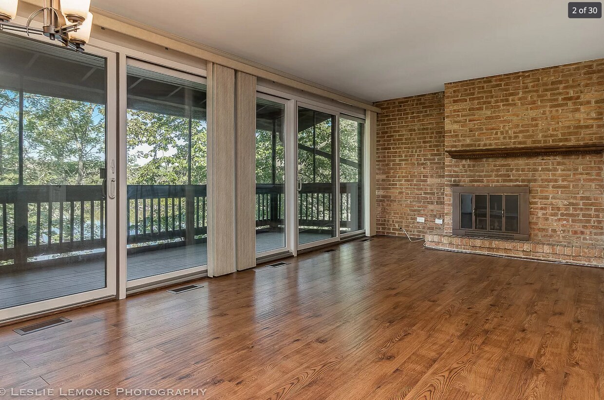 Primary Photo - 5530 E Lake Dr