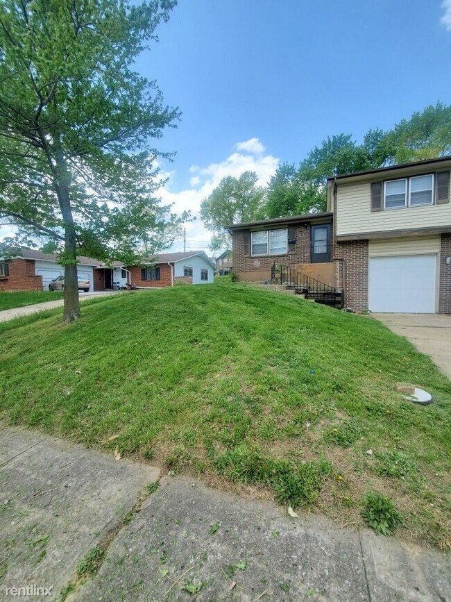 Building Photo - 2 br, 1 bath Duplex - 3218 Elmwood Avenue ...