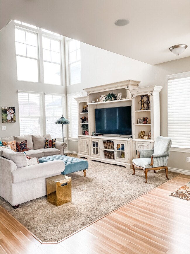Building Photo - 4536 Milford Dr