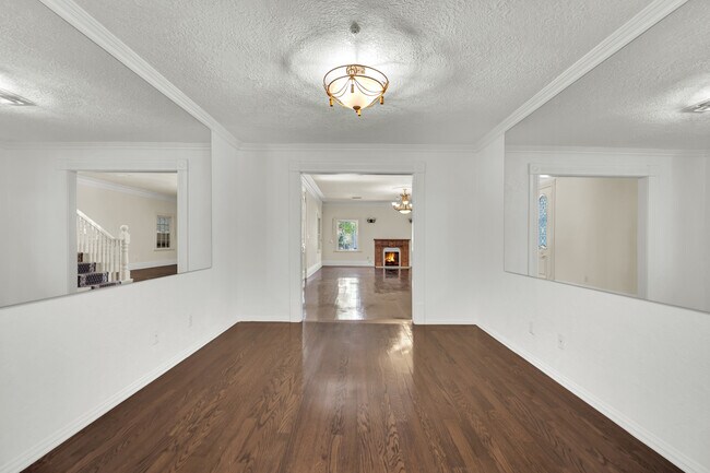 Building Photo - 1250 Shadow Ln