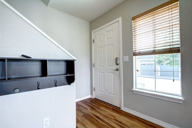 Foto del edificio - Rare Sapphire Pointe 2 bed townhome for le...