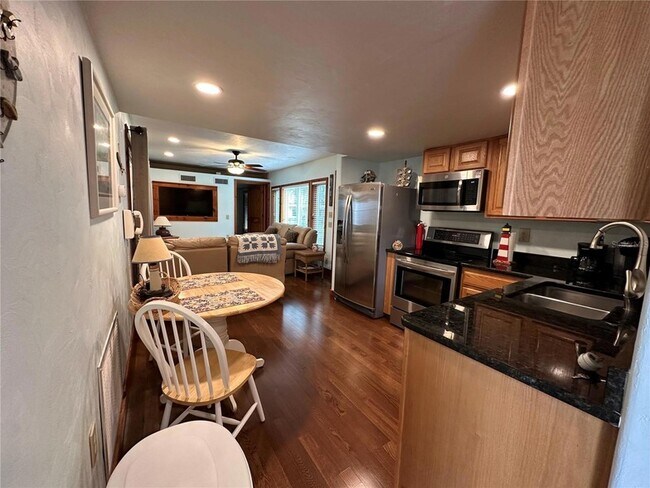 Foto del edificio - 56315 Hickory Rd