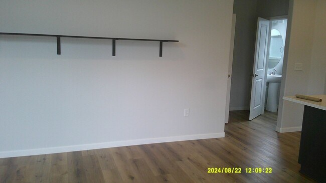 Foto del edificio - 972 Front Ave NE