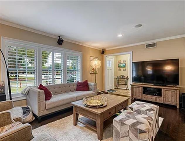 Foto del edificio - 6356 Woodcrest Ln