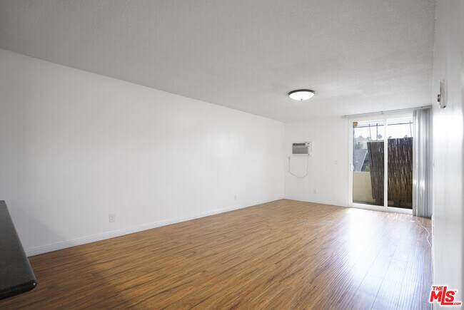 Foto del edificio - 425 S Kenmore Ave