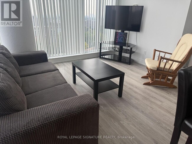 Building Photo - 9618 Yonge St