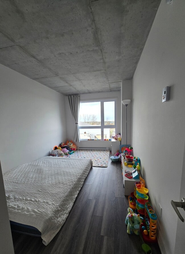 Building Photo - 1431 Av. de la Gare