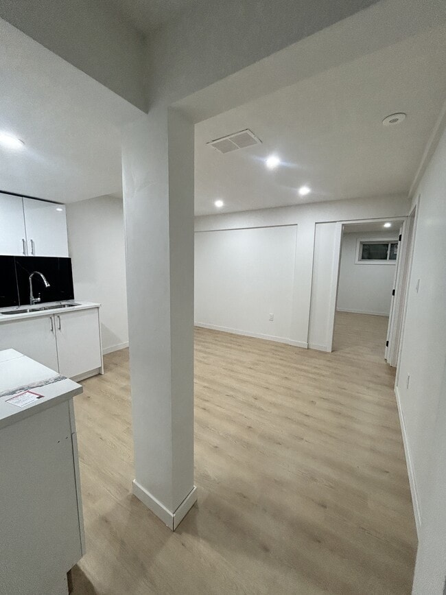 Photo du bâtiment - 2360-2159 159 St SW