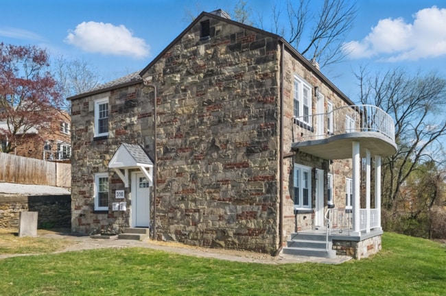 Building Photo - 310 Riverview Ave