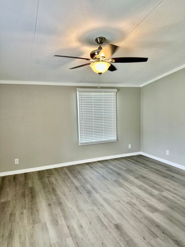 Building Photo - 4221 Laurel Crest Dr