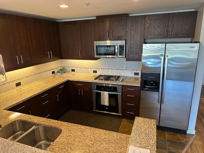 Foto del edificio - High End Condo Available