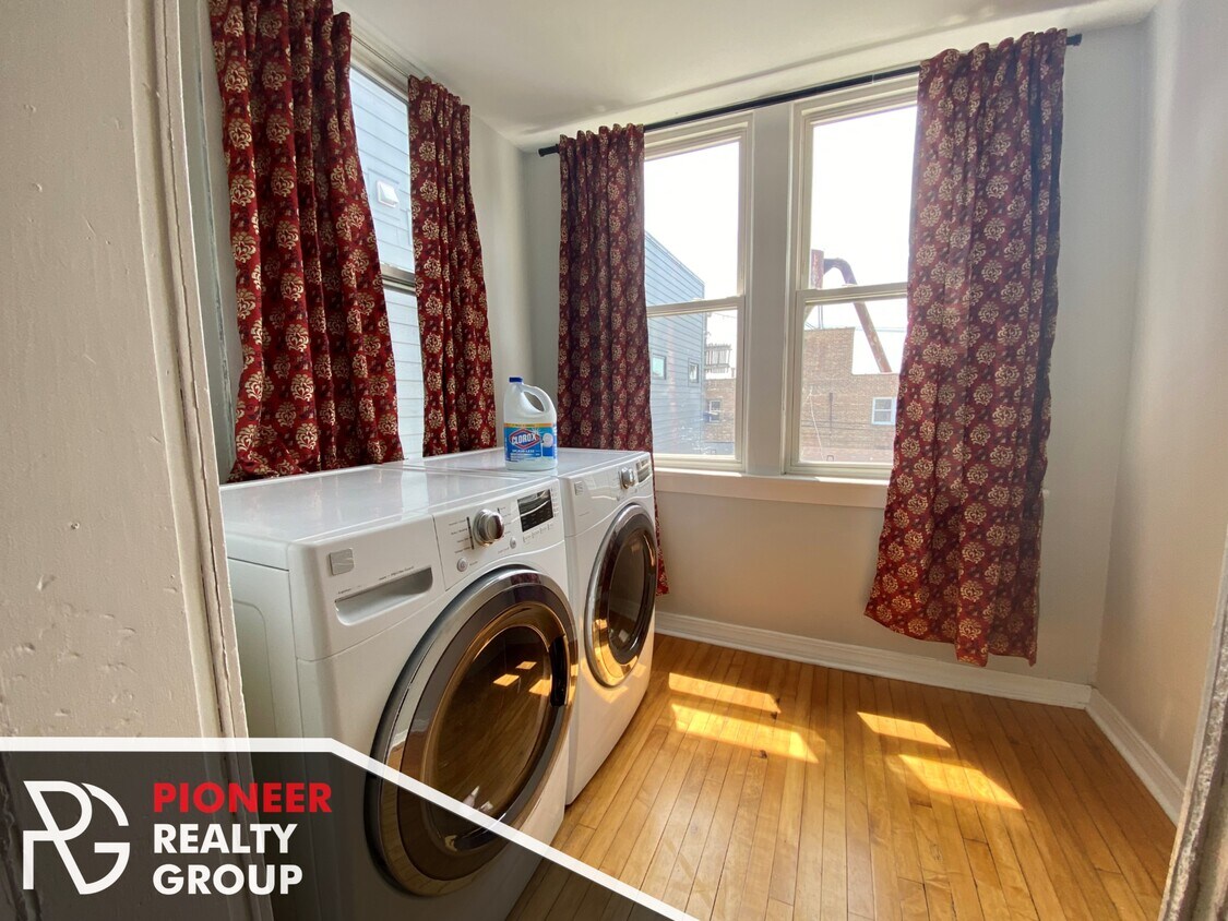 Foto principal - 2335 W Barry Ave