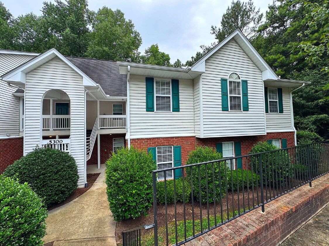 Foto principal - Beautiful 2 Bedroom Condo in Cary!