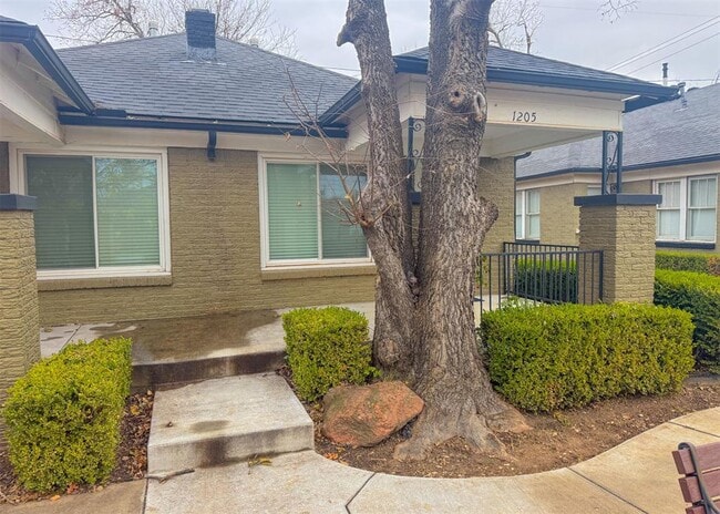 Building Photo - 1205 Military Ct