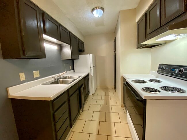 Building Photo - 21W Apartments