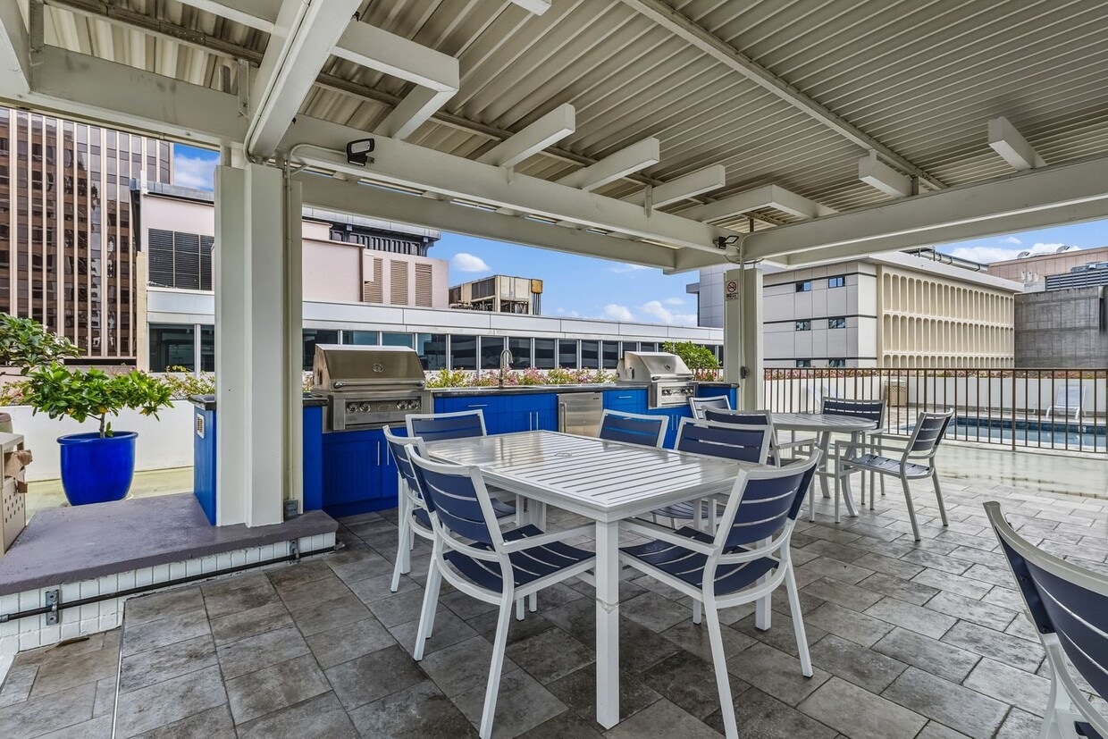Downtown Honolulu Condo - AC . W/D . Full Kitchen - Downtown Honolulu Condo - AC . W/D . Full Kitchen