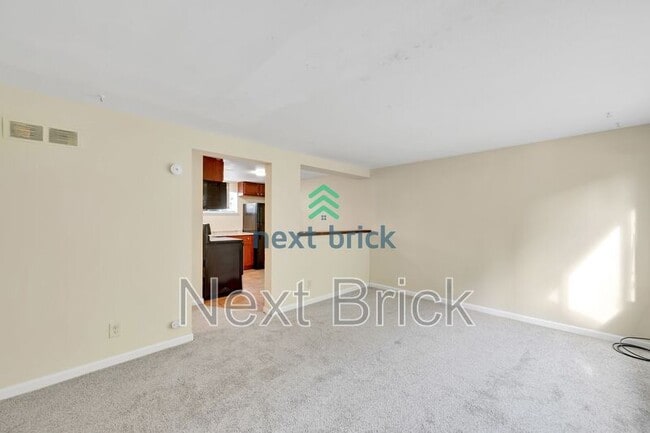 Building Photo - 701 S Kenyon St