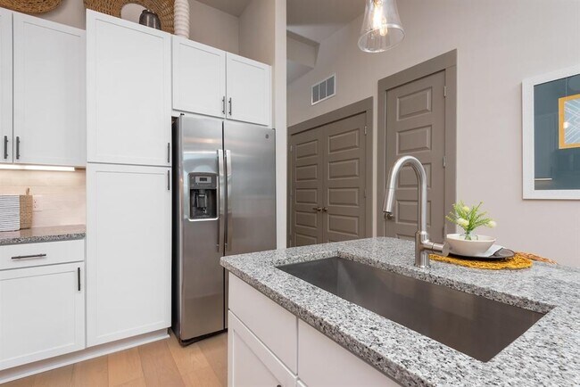 Foto del edificio - 3308 Oak Grove Ave