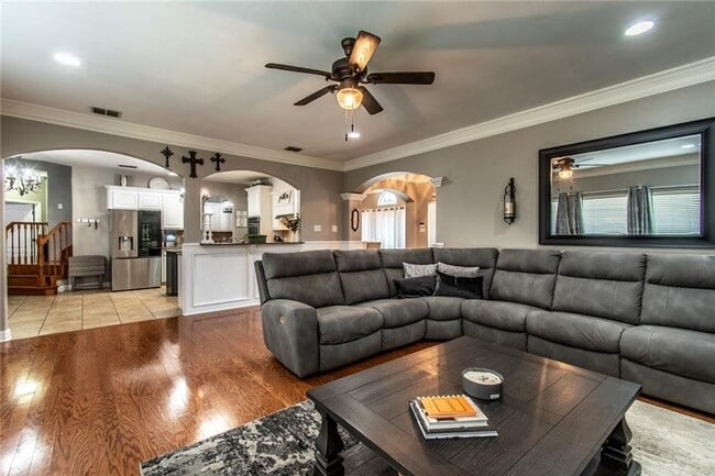 Foto del edificio - Stunning 4-Bed, 2.5-Bath Home – Lakes Subd...