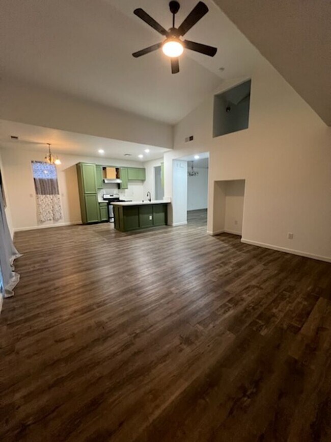Foto del edificio - 4 Bedroom Home Coming Soon in DINUBA!