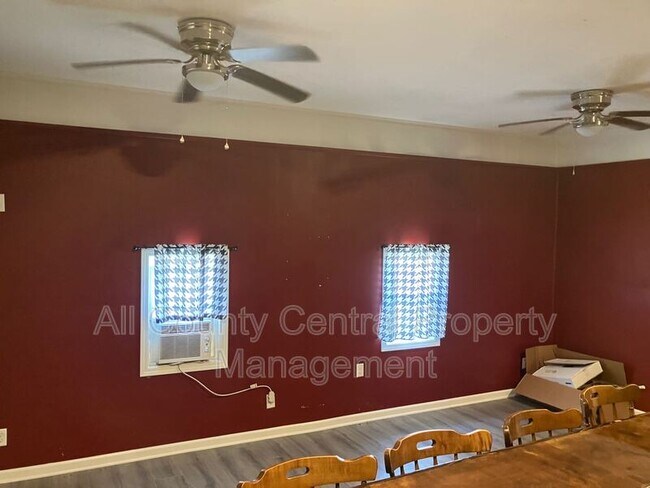 Building Photo - 13070 Broadway Dr