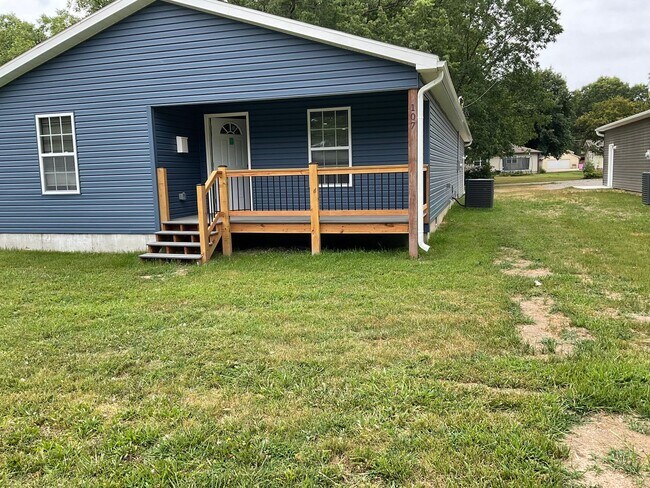 Foto del edificio - PRE LEASING- AVAILABLE JUNE 10TH - 3 Bedroom/2 Bathroom House In Frontenac