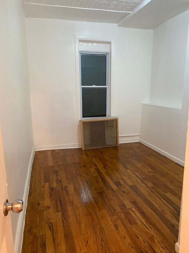 Building Photo - 992 Sutter Ave