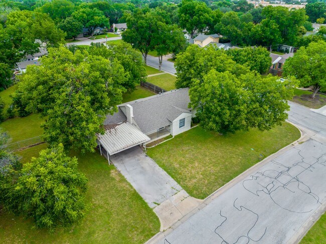 Building Photo - 3500 Corto Ave