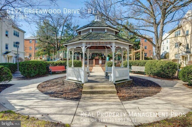 Building Photo - Beautifully Renovated Two Bed with Deck!
