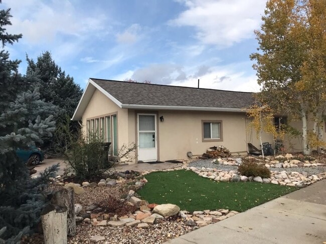 Building Photo - 1352 Pheasant Way