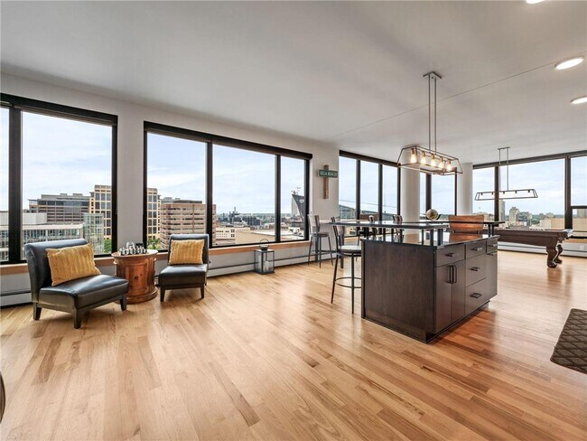 Foto del edificio - 740 Portland Ave