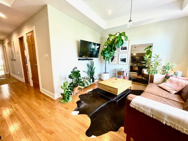 Foto del edificio - 2537 N California Ave