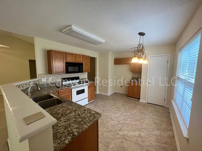 Building Photo - Beautiful 3b Room!Move in ready!