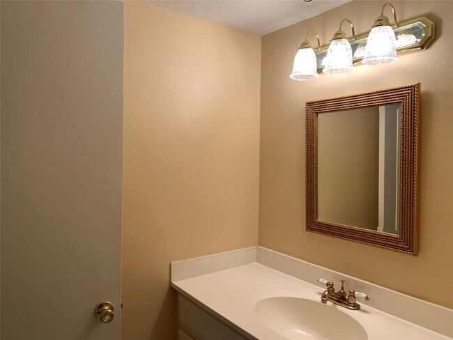 Foto del edificio - 2230 S Piney Point Rd