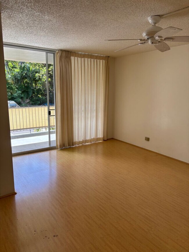 Foto del edificio - Available Now: 2 Bedroom, 1.5 bath Condo w...