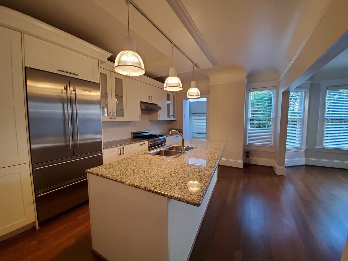 Foto principal - 2521 Steiner St