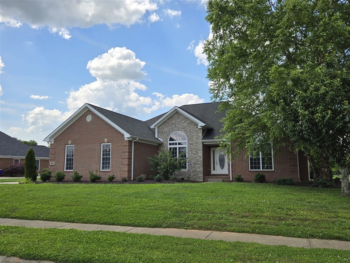 Primary Photo - 309 Eureka Way