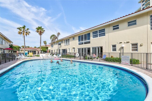 Foto del edificio - 5450 N Ocean Blvd