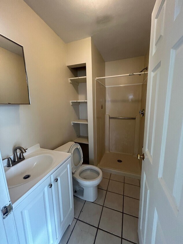 80 Yarmouth RoadRoom 1 Unit Room 1, Barnstable, MA 02601 Room for