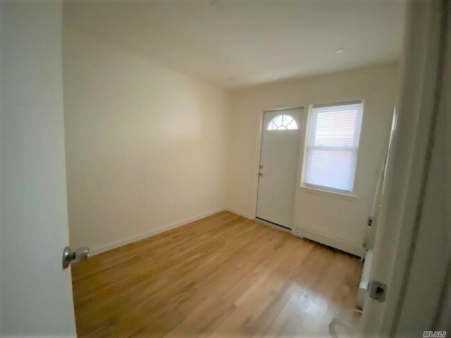 Foto del edificio - 765 Shore Rd