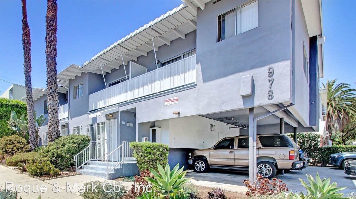 Primary Photo - Studio, 1 bath Apartment - 978 S. Barringt...