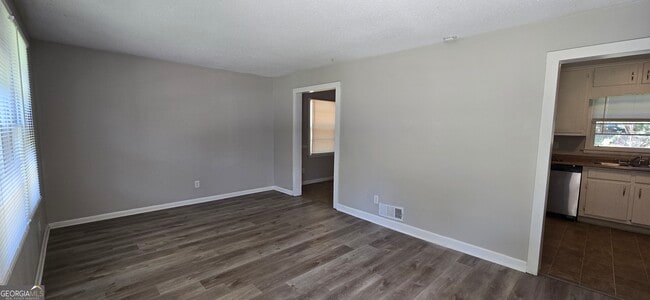 Building Photo - 422 Windsor Dr