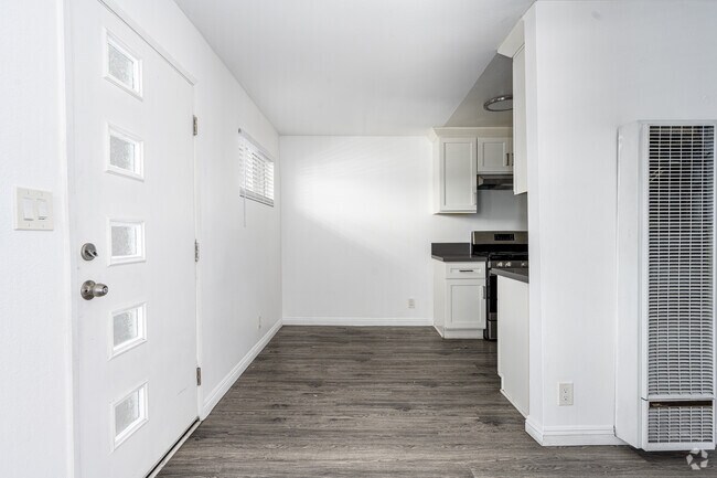 2 habitaciones, 1 baño - 675 pies cuadrados - Comedor - 1626 Palo Alto St