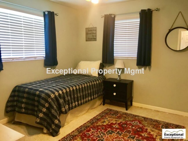 Foto del edificio - AVAILABLE April!  MUST SEE!